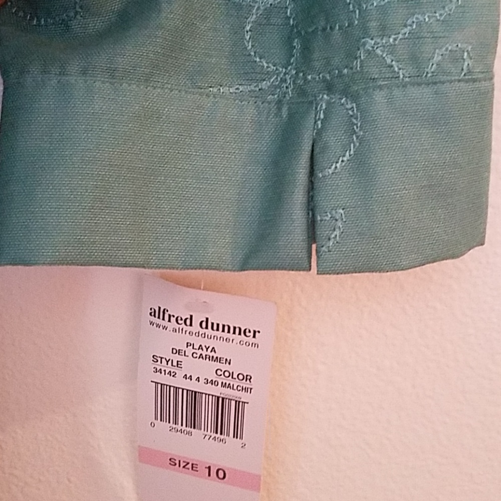 NWT Alfred Dunner Sage Green Embroidered Blouse Top 10 - Picture 3 of 8